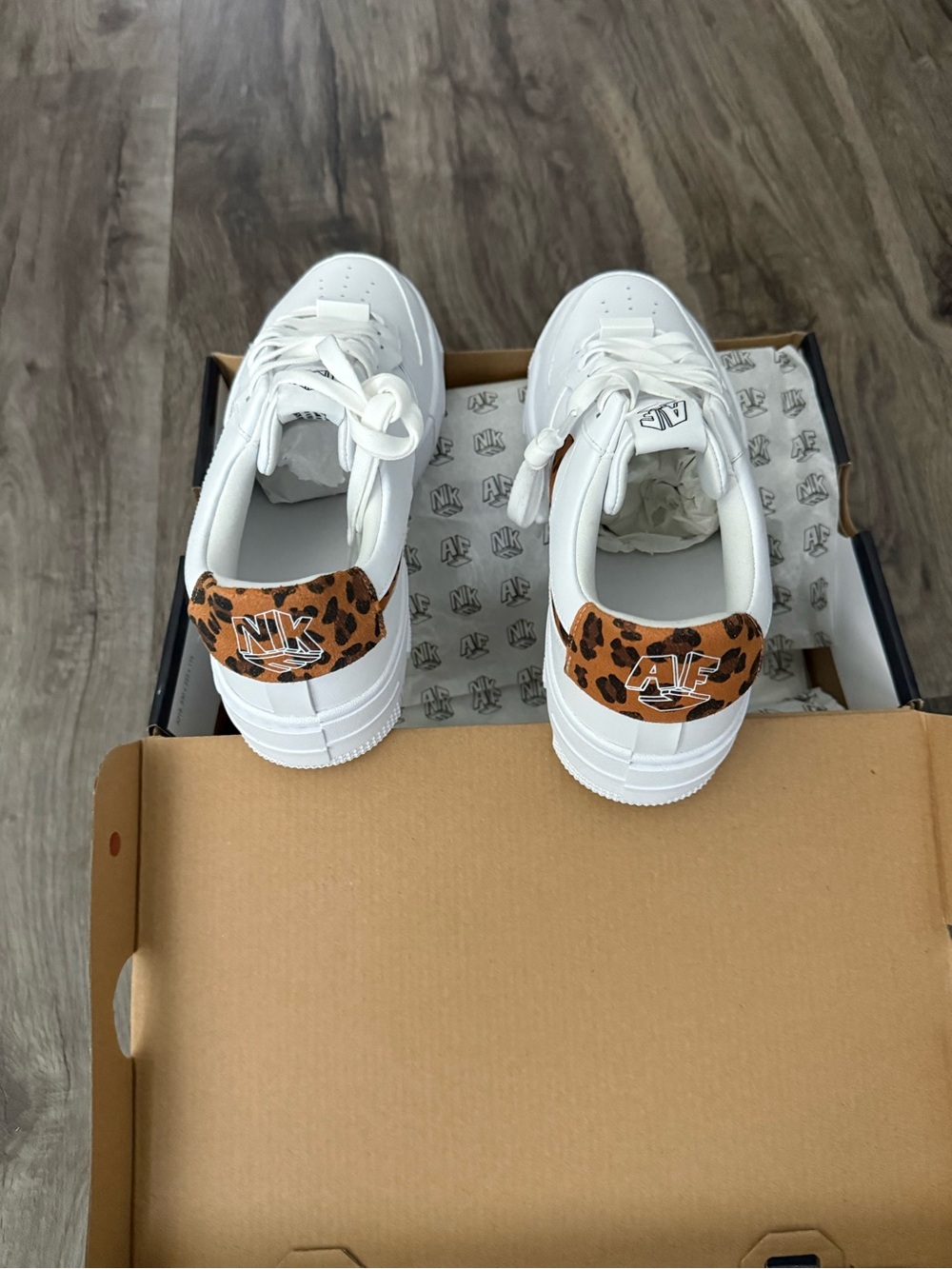 Nike Women's AIR FORCE 1 PIXEL SE, NEW NEVER WORN with Leopard Print Accent - Picture 4 of 14